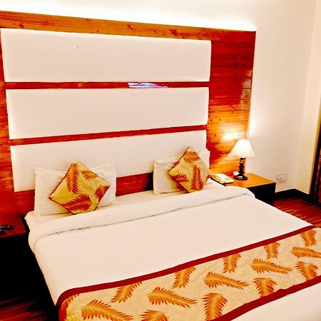 שימלה Royal Jardin Whistling Pines Resort מראה חיצוני תמונה