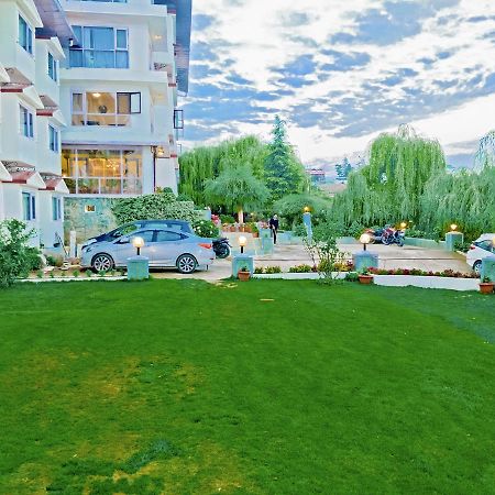 שימלה Royal Jardin Whistling Pines Resort מראה חיצוני תמונה