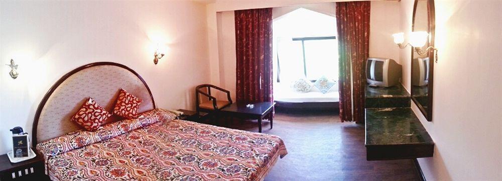 שימלה Royal Jardin Whistling Pines Resort מראה חיצוני תמונה