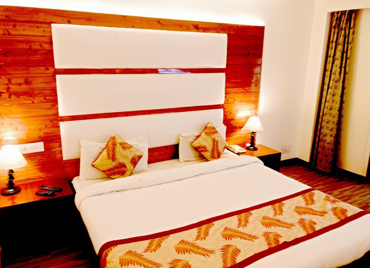 שימלה Royal Jardin Whistling Pines Resort מראה חיצוני תמונה