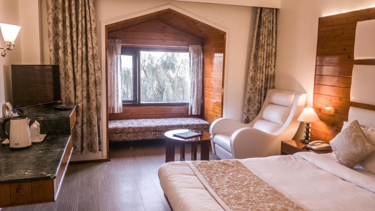 שימלה Royal Jardin Whistling Pines Resort מראה חיצוני תמונה