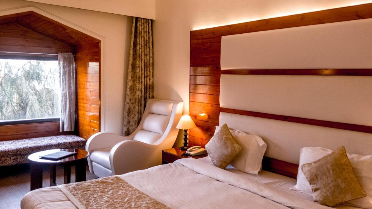 שימלה Royal Jardin Whistling Pines Resort מראה חיצוני תמונה